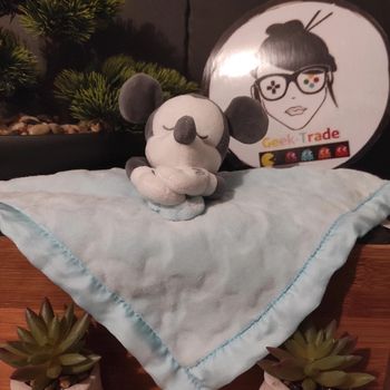Doudou Store Disney Baby Mickey Mouse Bleu Yeux Fermés Endormi #geektradedoudo