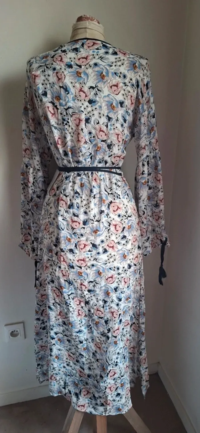 Robe longue porte-feuille fleurie, Glamorous, neuve, taille 40 - photo numéro 2