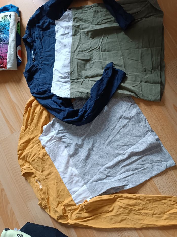 Gros lot de vêtements en 7/8 ans garçon - photo numéro 5