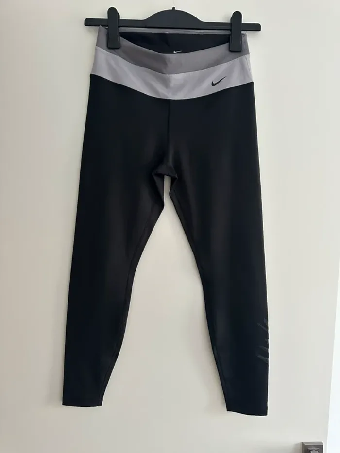 Nike leggings noir taille M dri fit, très bon état