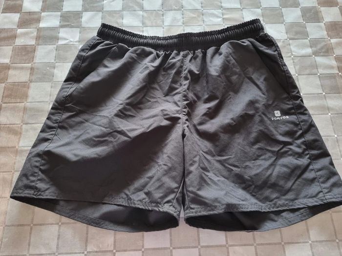 Short noir femme Domyos taille L neuf