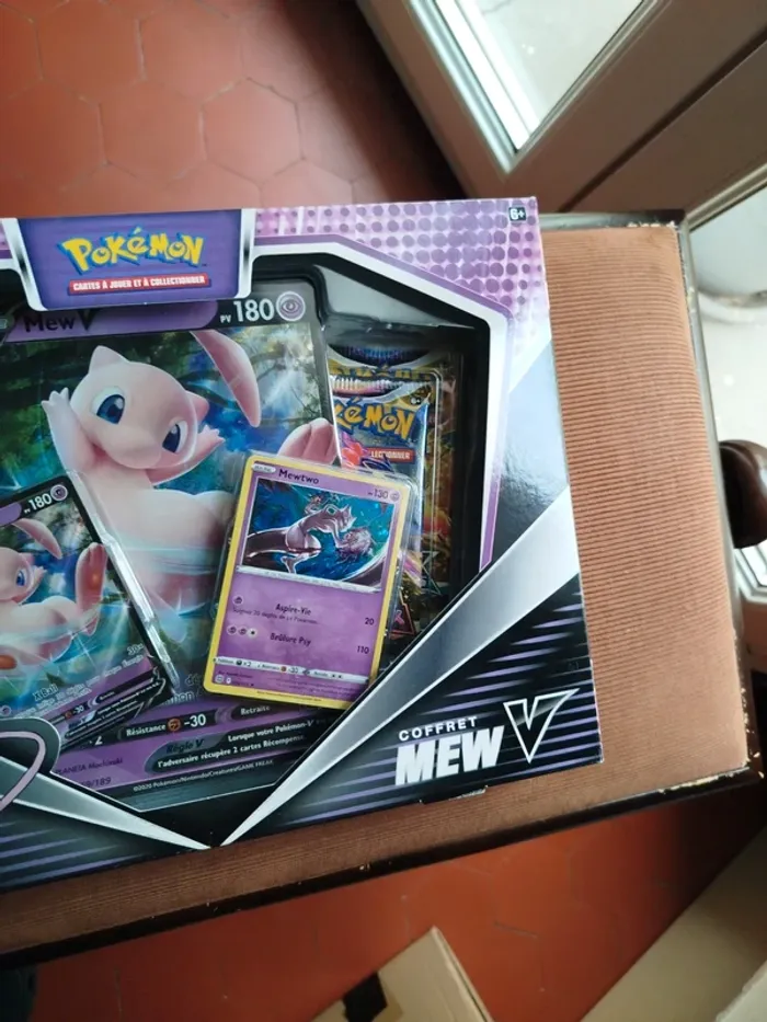 Coffret pokemon mew V neuf - photo numéro 4