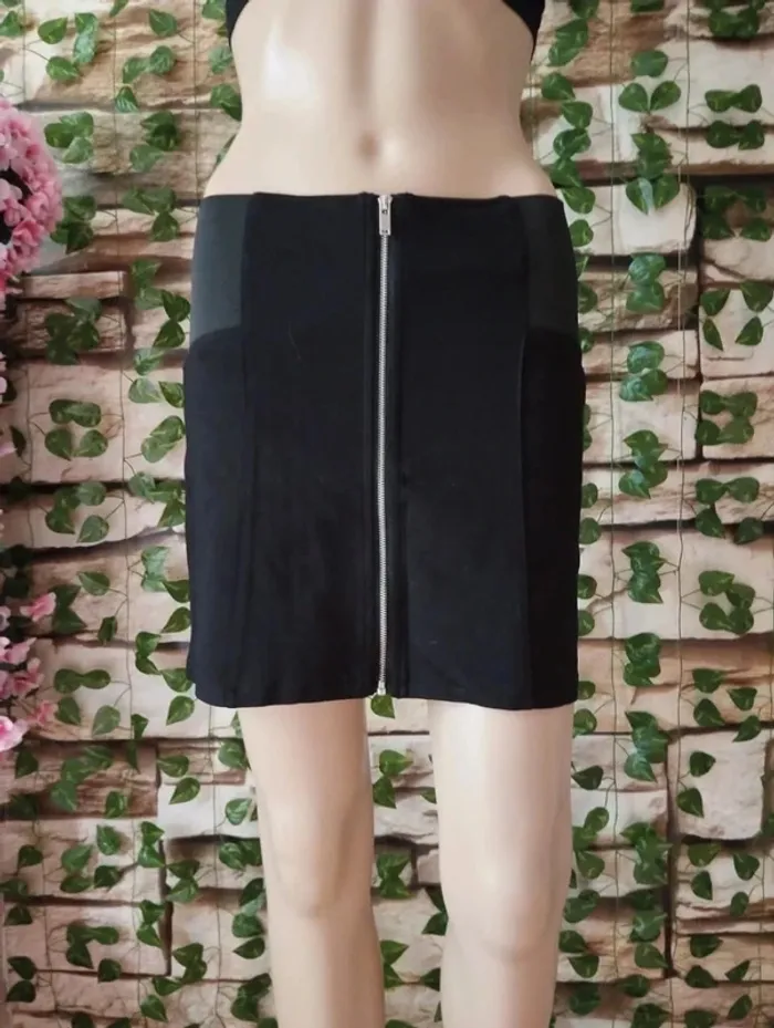🌸Mini-jupe niire Jennyfer Neuve Taille 36🌸 - photo numéro 2