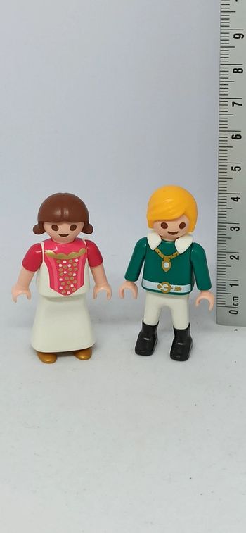 Enfants royaux avec garçon haut vert et fille princesse playmobil