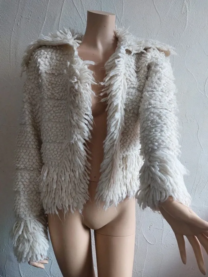 Veste cape en style peluche blanche