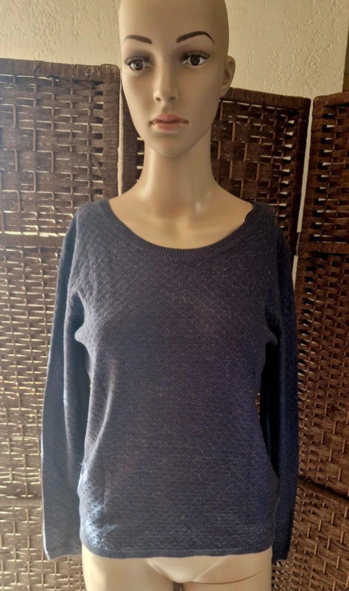 Pull léger bouton dans le dos avec étoile