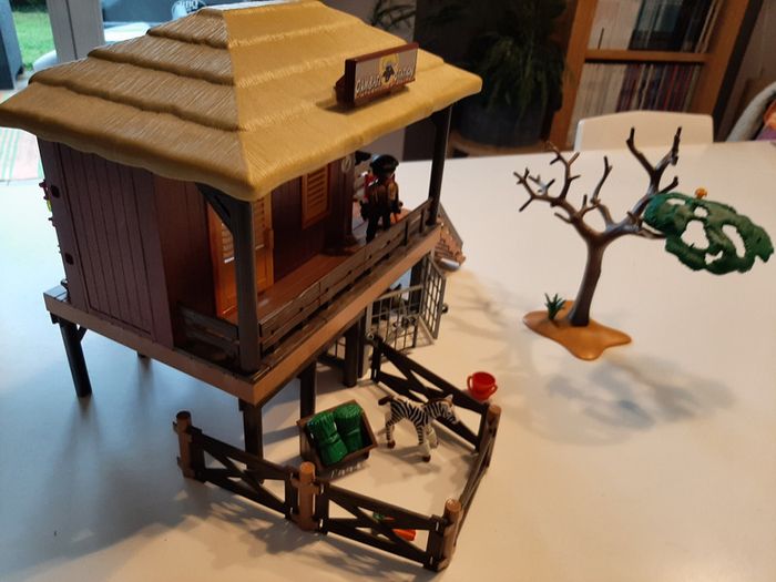 Playmobil centre de soins pour animaux sauvages Oambati Station - photo numéro 2