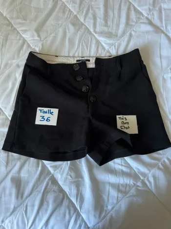 Short noir