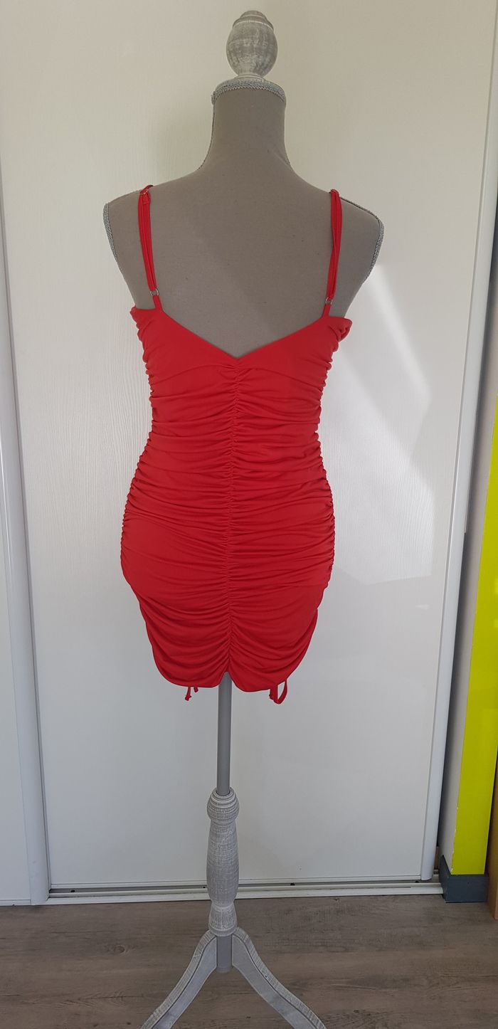 Robe sexy rouge drapée - photo numéro 3