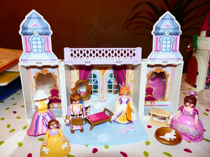 Maison transportable playmobils princesses - photo numéro 2