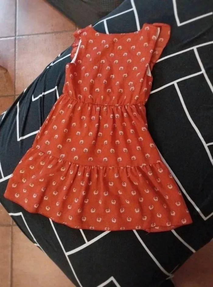 Robe  rouge  T8ans - photo numéro 5
