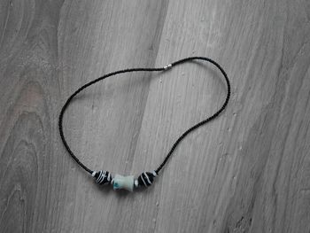 Collier noir en perles de verre ethnique
