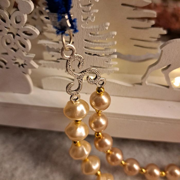 Collier bleu royal dentelle avec perles beige crème - photo numéro 6