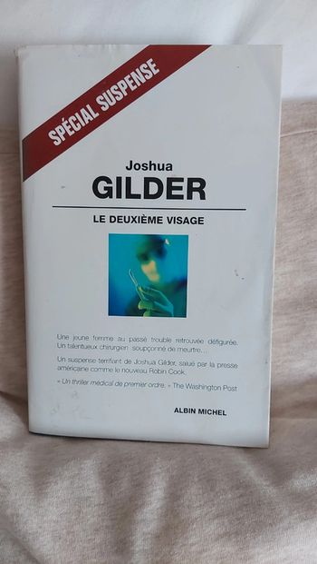 Le deuxième visage de Joshua Gilder.