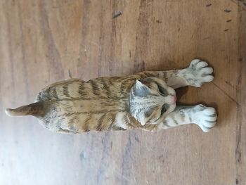 Figurine chat tigré réaliste – déco / collection – très bon état 1995 vintage