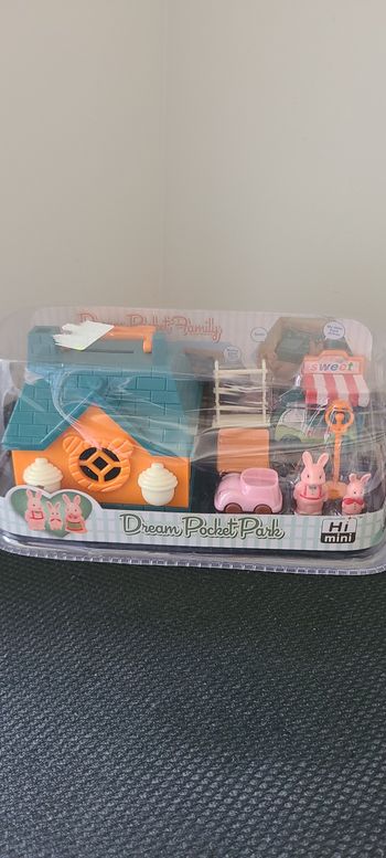 JOUETS MINIATURES : MAISON+PETITS LAPINS+VOITURE+CAMION MARCHAND GLACE+SIÈGE +RÉVERBÈRE *Sous emball