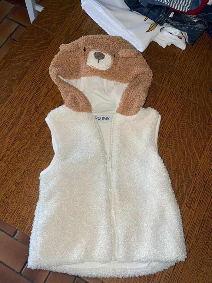 Gilet sans manche avec capuche