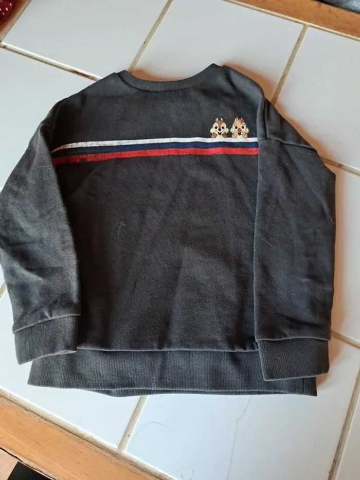 Pull Disney 4 ans – Deux petits écureuils – Excellent état