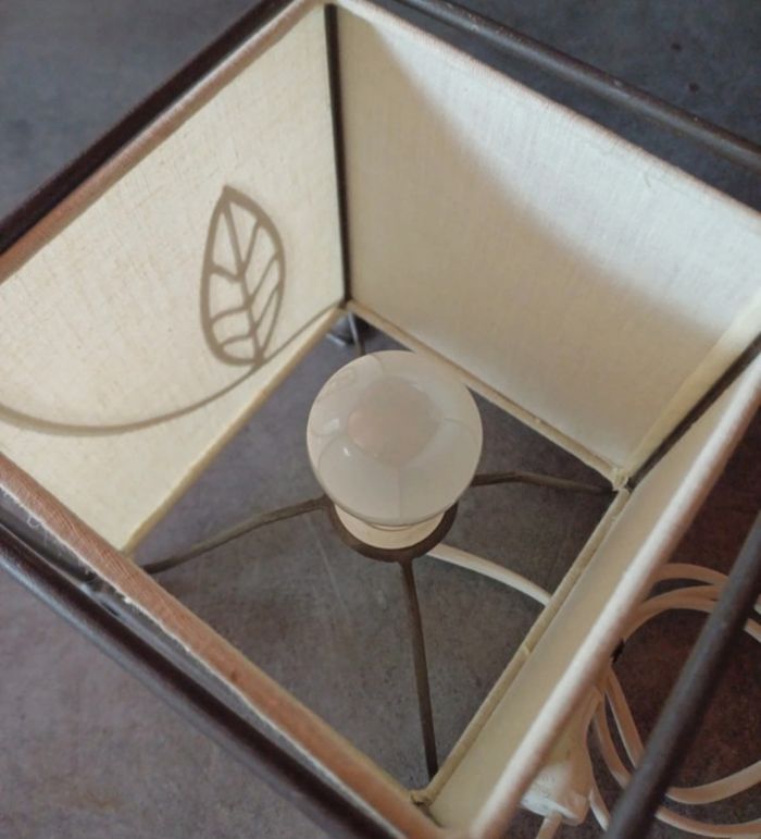 Jolie lampe decorative fer et tissus - photo numéro 2