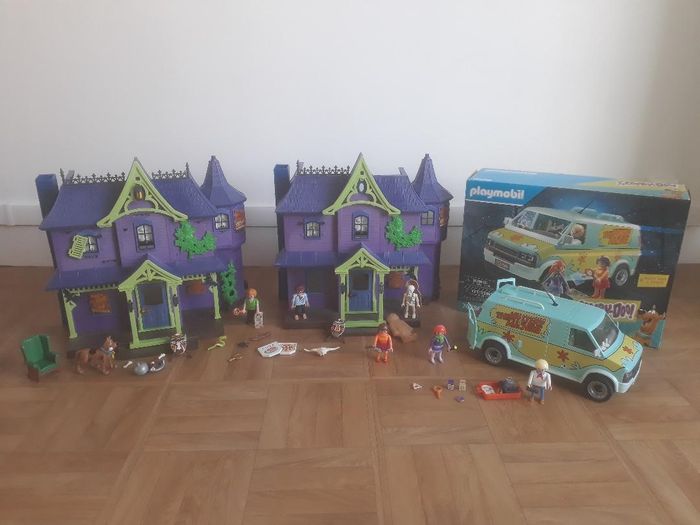 Lot Playmobil Scooby Doo composé de 2 manoirs et du van + accessoires - articles en parfait état