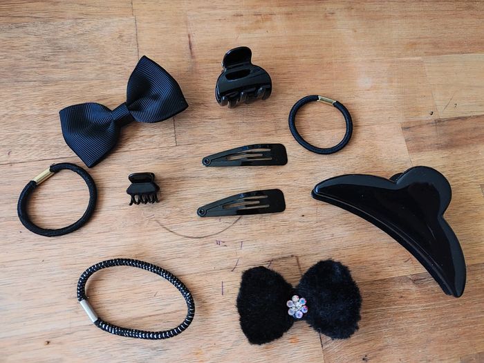 Lot d'accessoires noirs pour cheveux - photo numéro 2