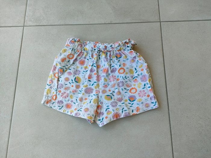 Short fleuri - Taille 5 ans - photo numéro 2
