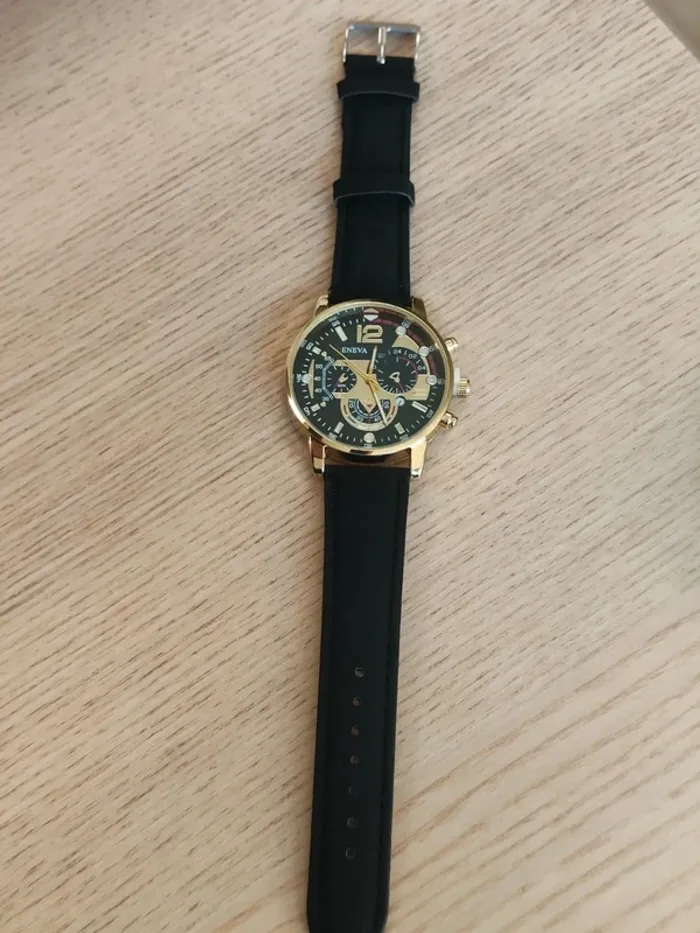 Montre noire dorée intégrale homme élégant - photo numéro 3