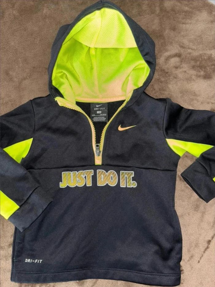 Ensemble Nike taille 24 mois en très bon état - photo numéro 3
