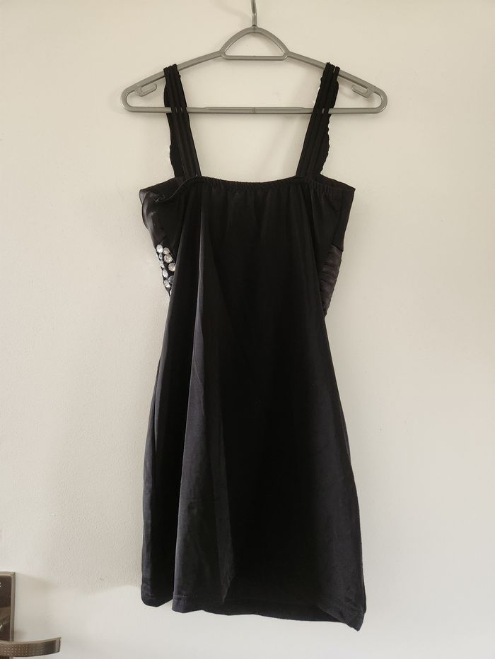Robe noire strass - photo numéro 2