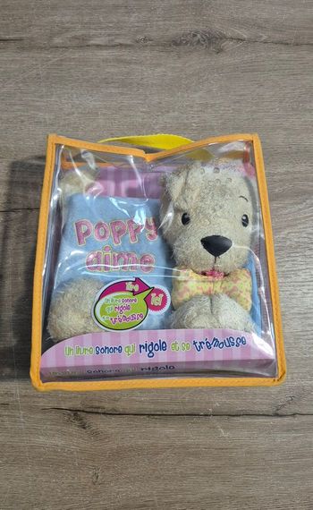 Livre en tissus vibrant Poppy aime