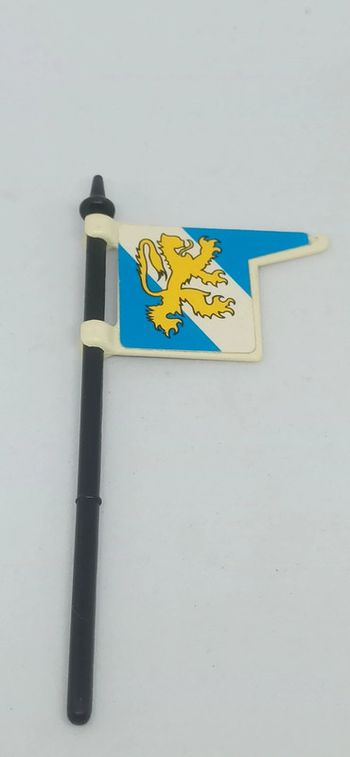 Drapeau bleu et blanc avec lion jaune et mât playmobil