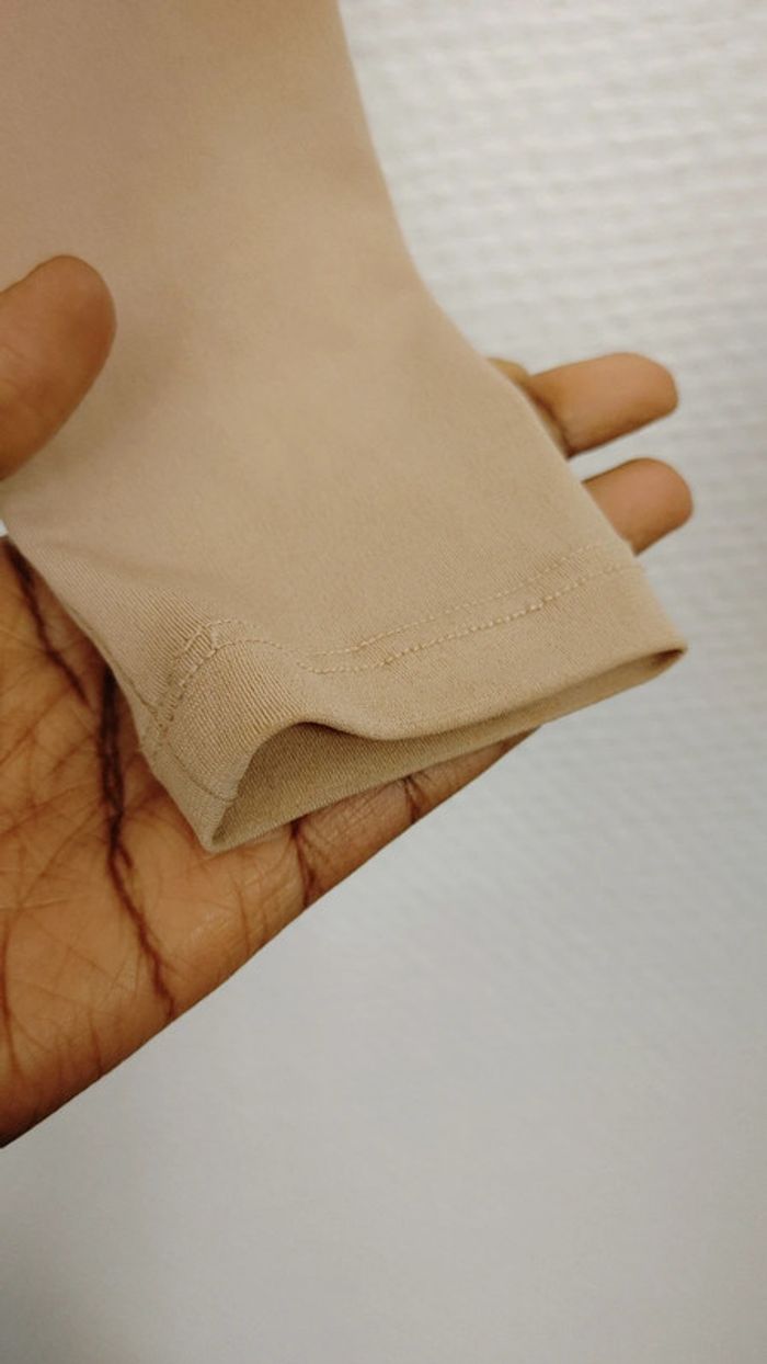 Haut court moulant manche longue beige 34 très bon état HM - photo numéro 4