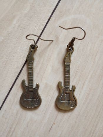 Boucles d'oreilles pendantes couleur bronze