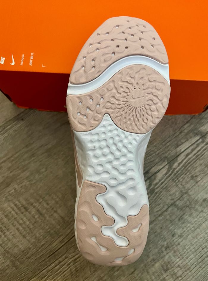 Basket Nike taille 36,5 - photo numéro 2