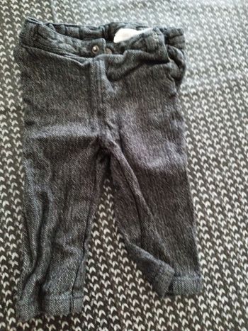 Pantalon gris chiné taille 9 mois