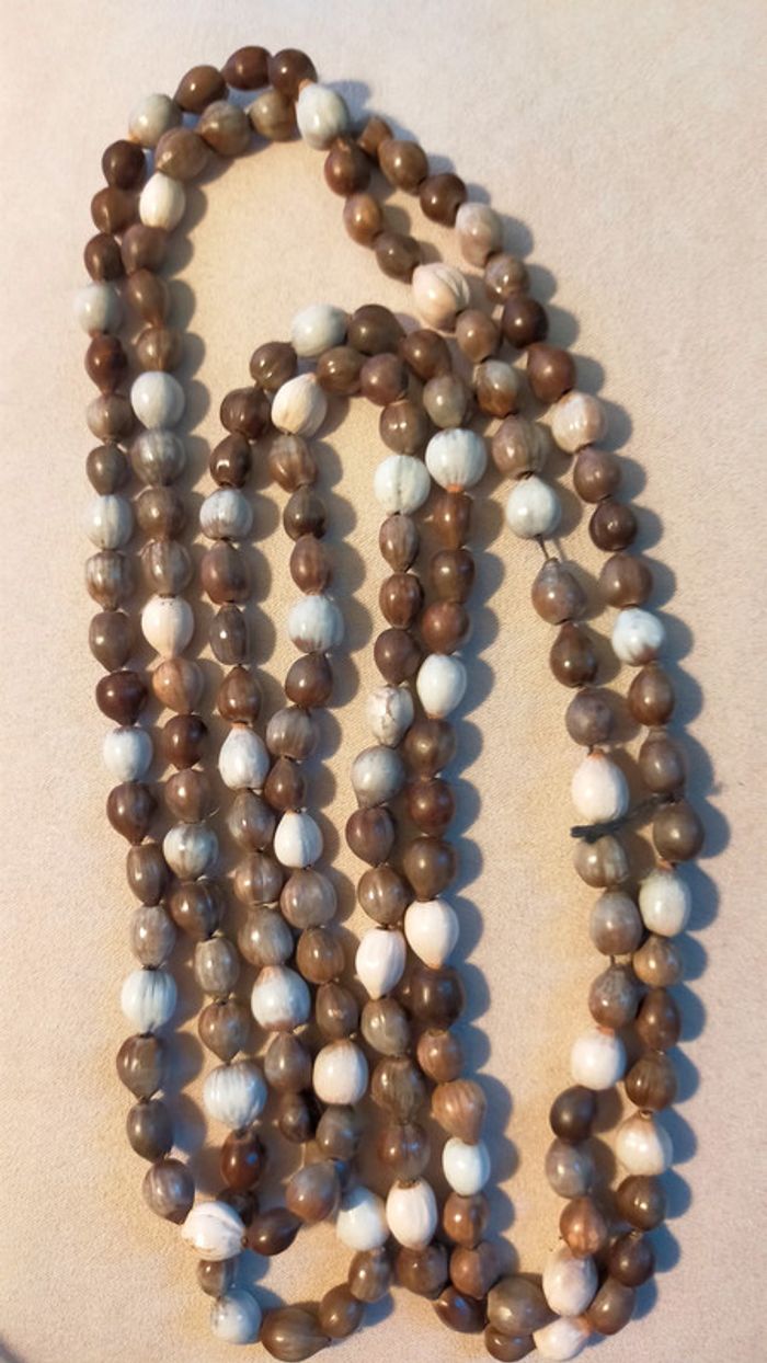 Collier long en graines naturelles – Tons bruns et crème - Collection Terres d’Ailleurs - photo numéro 2