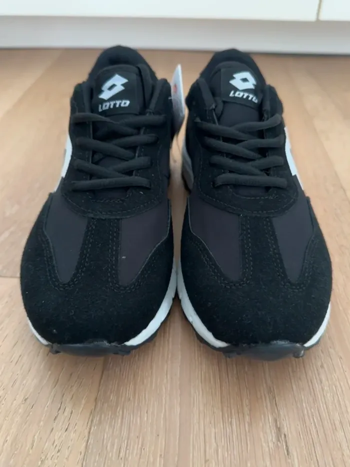 Baskets Lotto noir taille 37 neuf - photo numéro 3