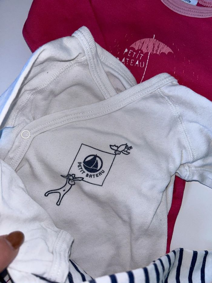 Lot bodies petit bateau 3 mois - photo numéro 6