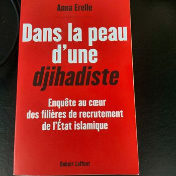 Livre dans la peau d'une djihadiste. Anna erelle