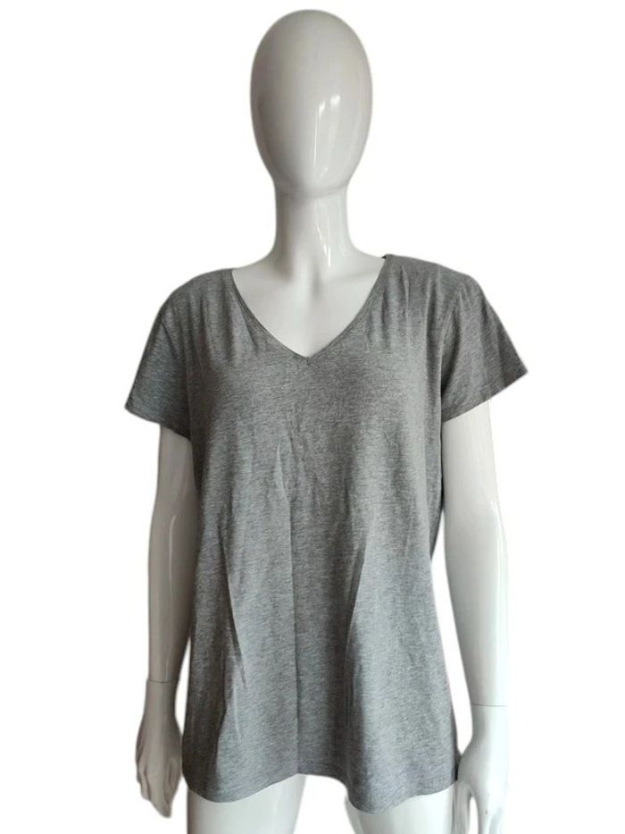 T shirt (lire mesures en bas de l' annonce)