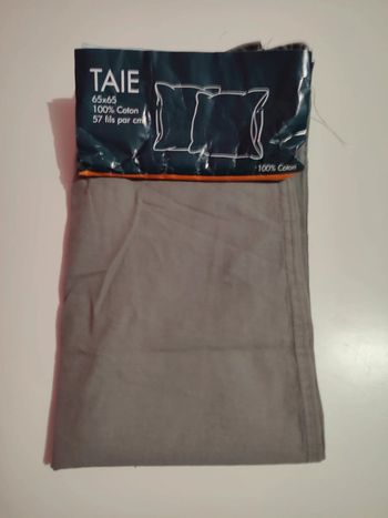 Taie d'oreiller carrée 100% coton gris de 65 x 70 cm