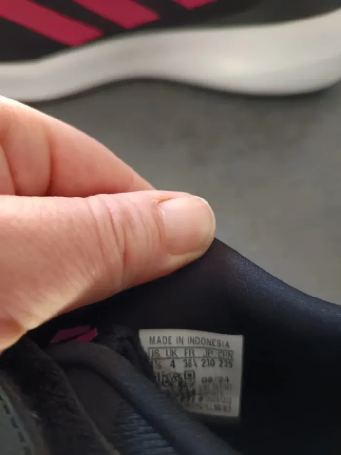 Vends paires de baskets enfant adidas pointure 36.5 - photo numéro 5