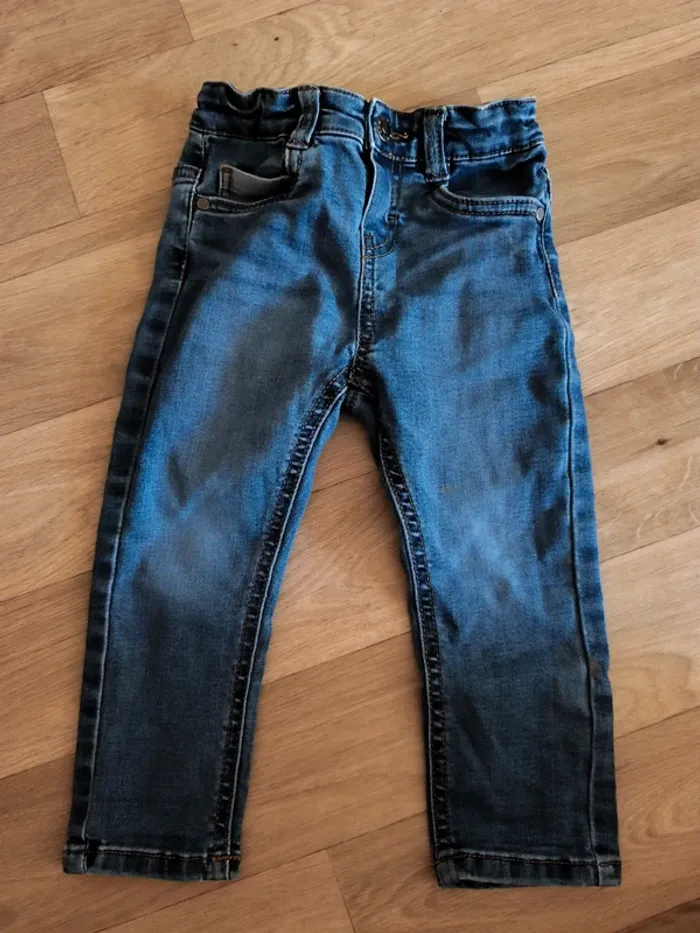 Jean fille marque Gémo taille 24 mois