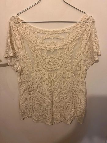 Top creme beige dentelle broderie