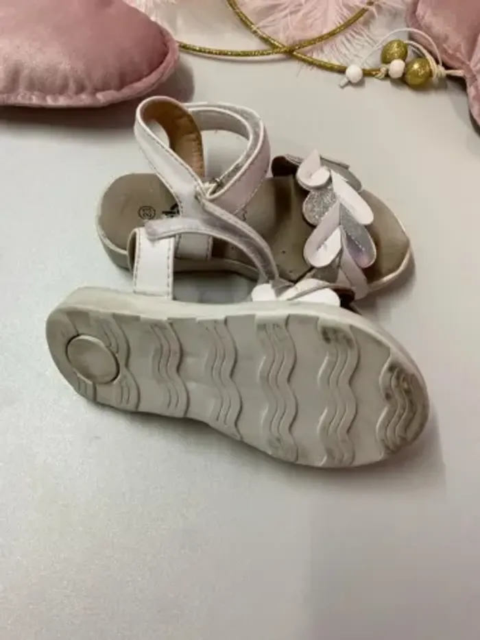 Sandales fille - Taille 23 - photo numéro 2