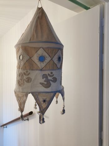 Suspension en coton écru - jaune avec miroirs