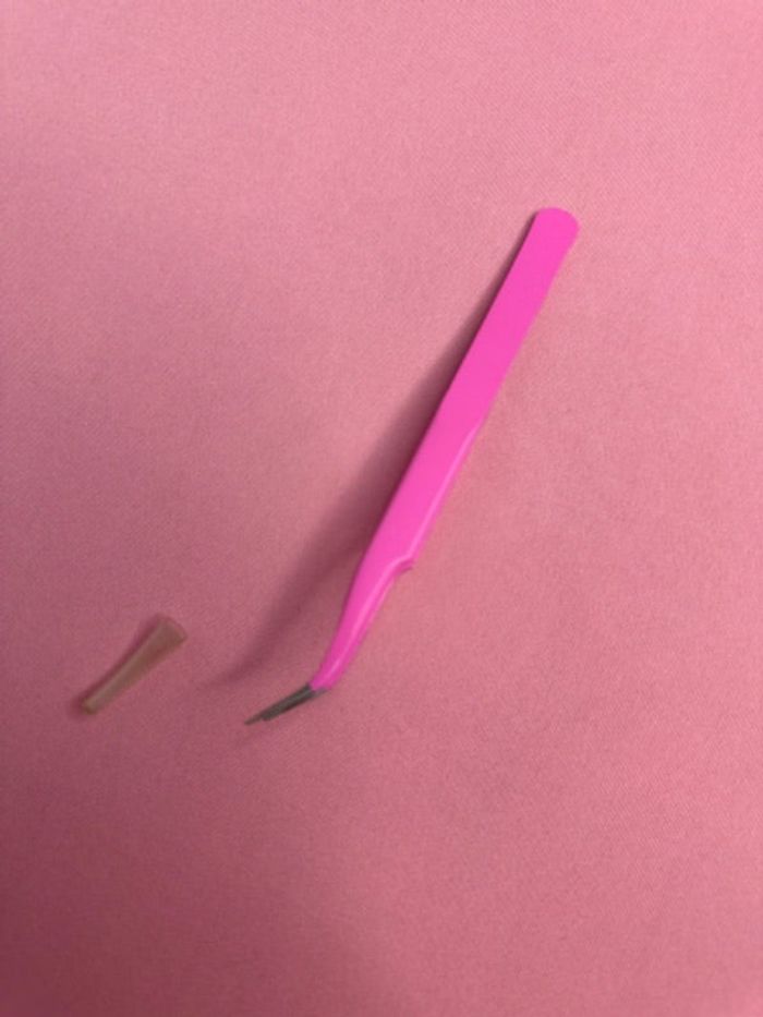 Mince extensions de cils