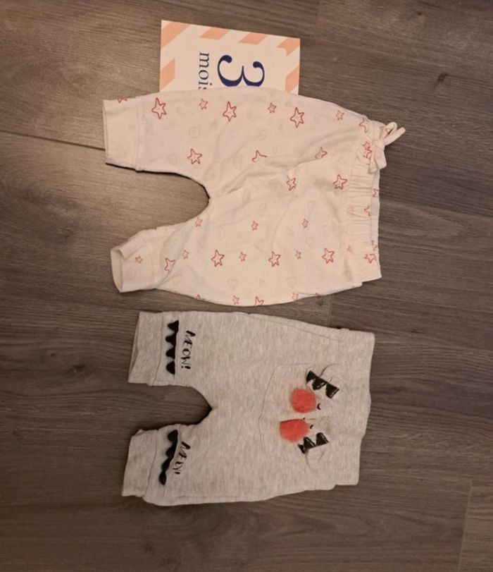 Lot 2 jogging fille 3 mois TBE