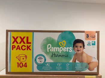 104 couches Pampers taille 3
