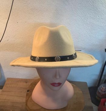 Chapeau cow girl estival